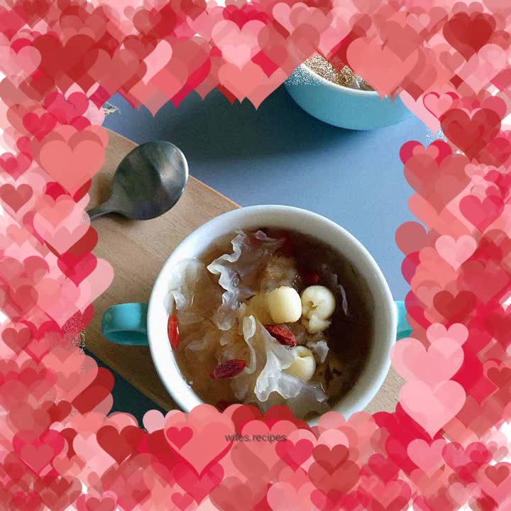 Tremella, Lotus Seed and Wolfberry Soup