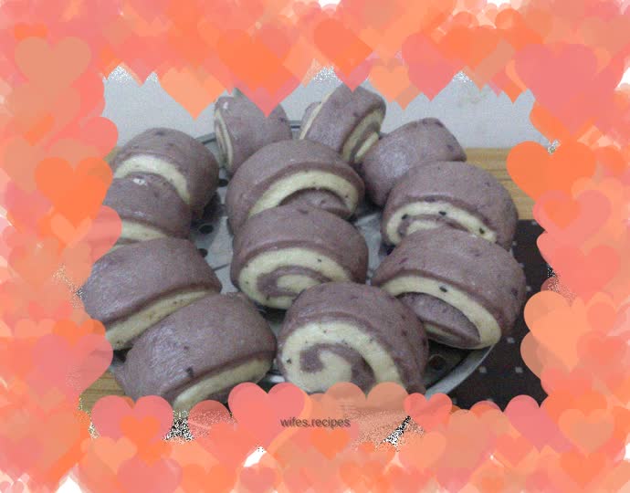 Purple sweet potato and black sesame steamed buns