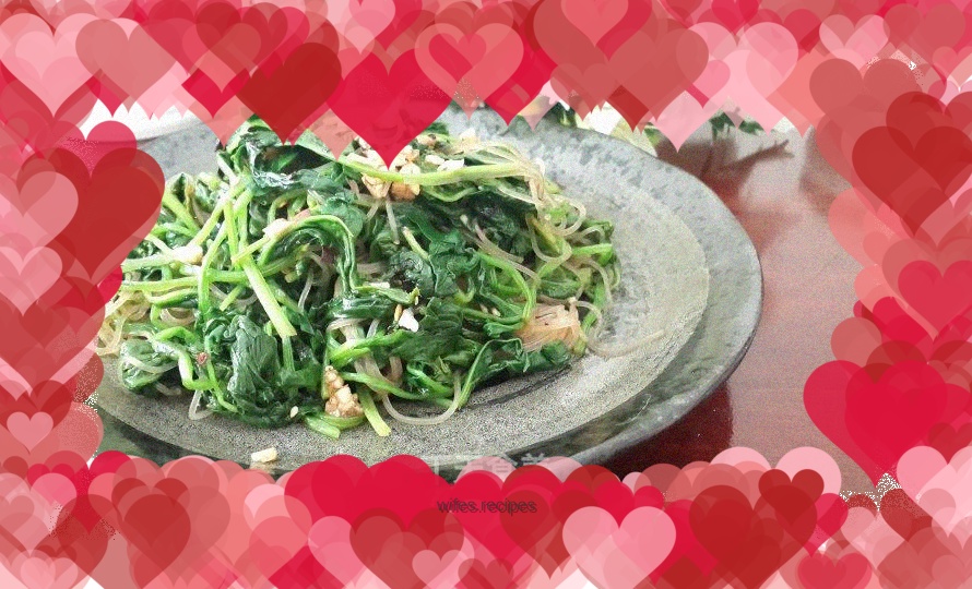 Vermicelli mixed with spinach