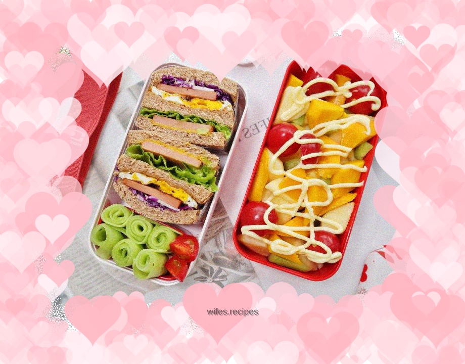 Quick and simple whole wheat sandwich + fruit salad bento