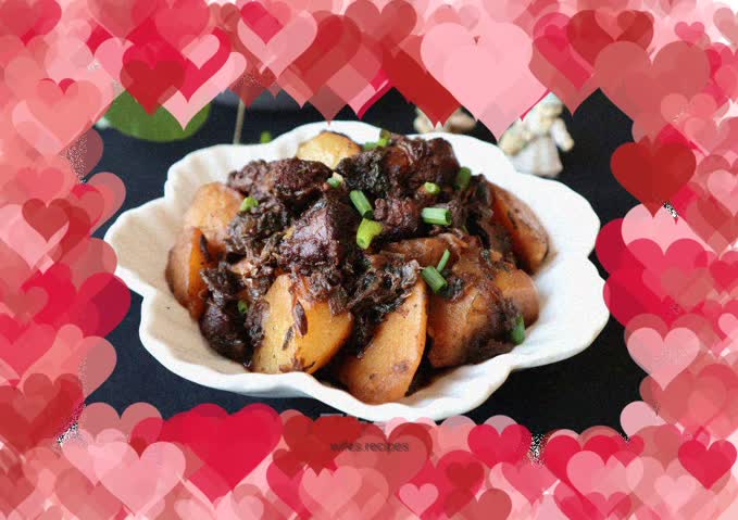 Roasted pork with potatoes, prunes and vegetables