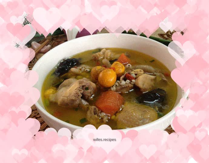 Barley, carrot and hen soup