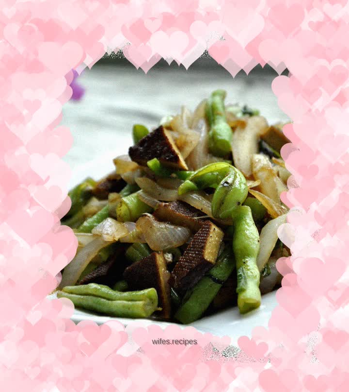 Stir-fried onions and beans