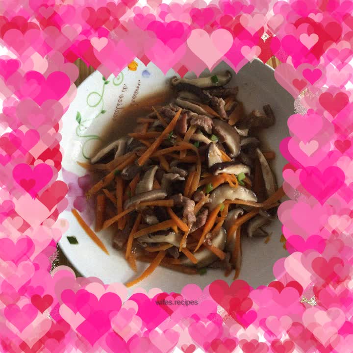 Stir-fried pork slices with mushrooms and carrots