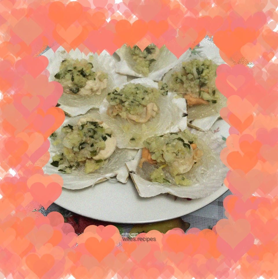 Steamed scallops with garlic