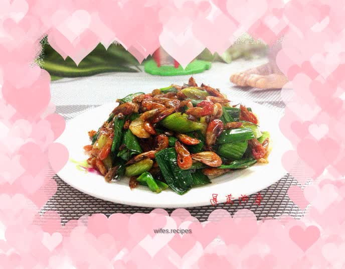 Stir-fried wild river shrimp with garlic sprouts