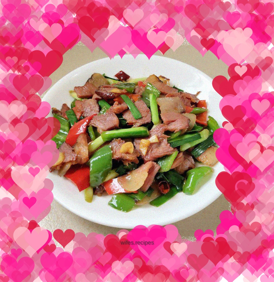 Stir-fried bacon with two peppers