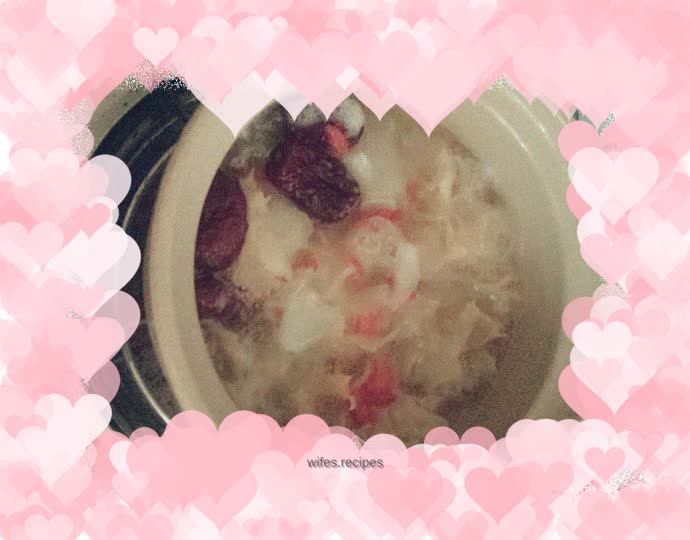 Red Dates, Tremella, Lotus Seeds and Lily Soup