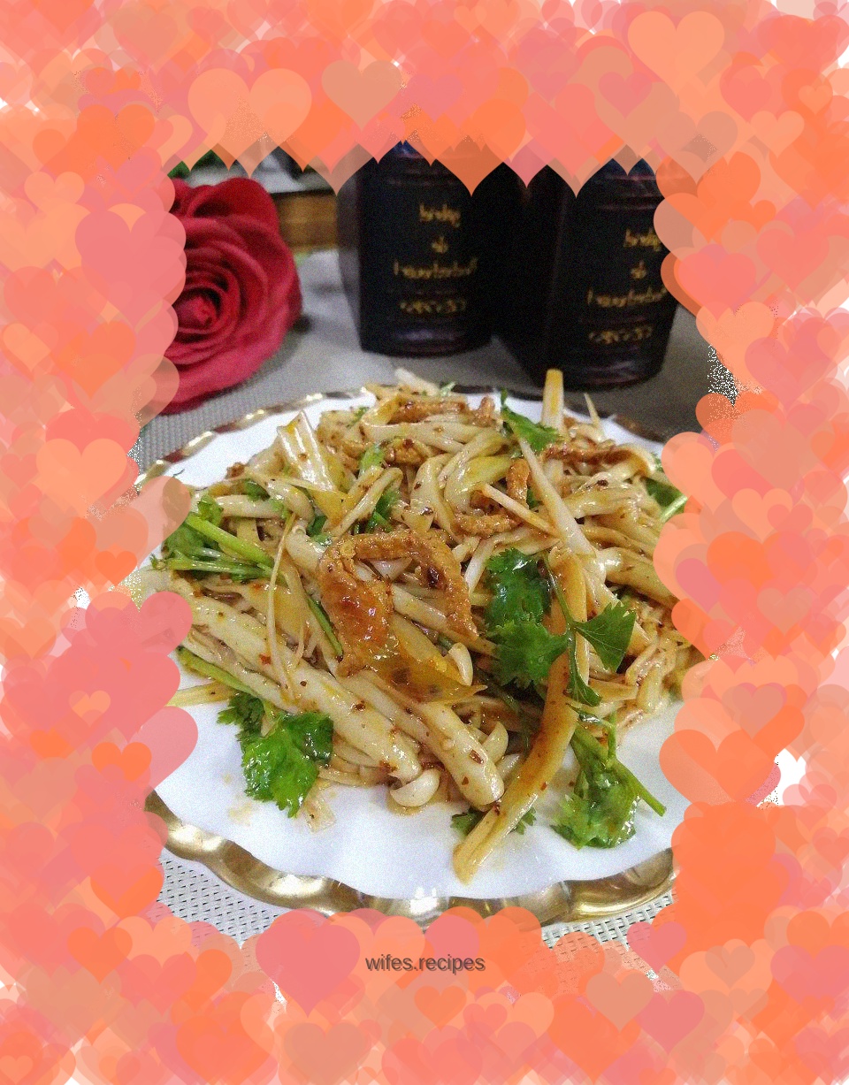 Shredded pork mixed with seafood and mushrooms