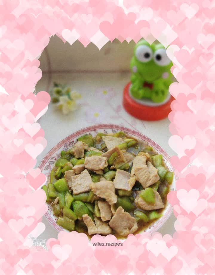 Stir-fried loofah with sliced meat