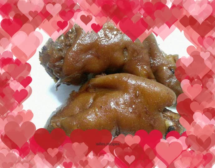 Braised pork trotters with soy sauce