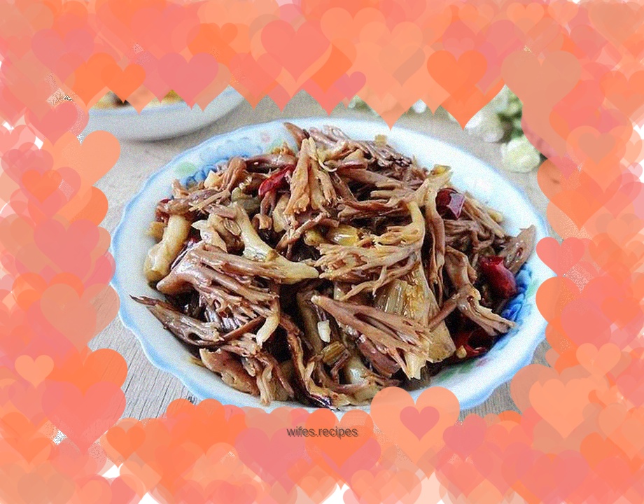 Stir-fried coral mushrooms with sour pickles