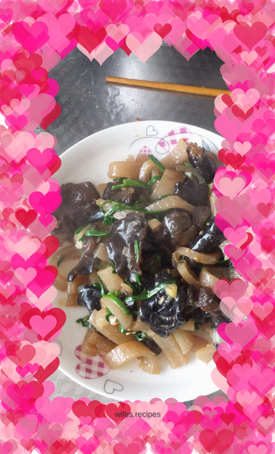 Fried pork skin with fungus