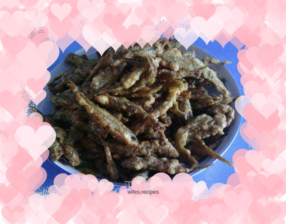 Dry fried small fish