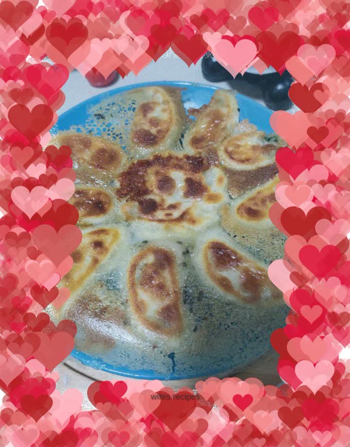 Fried dumplings with shepherd’s purse