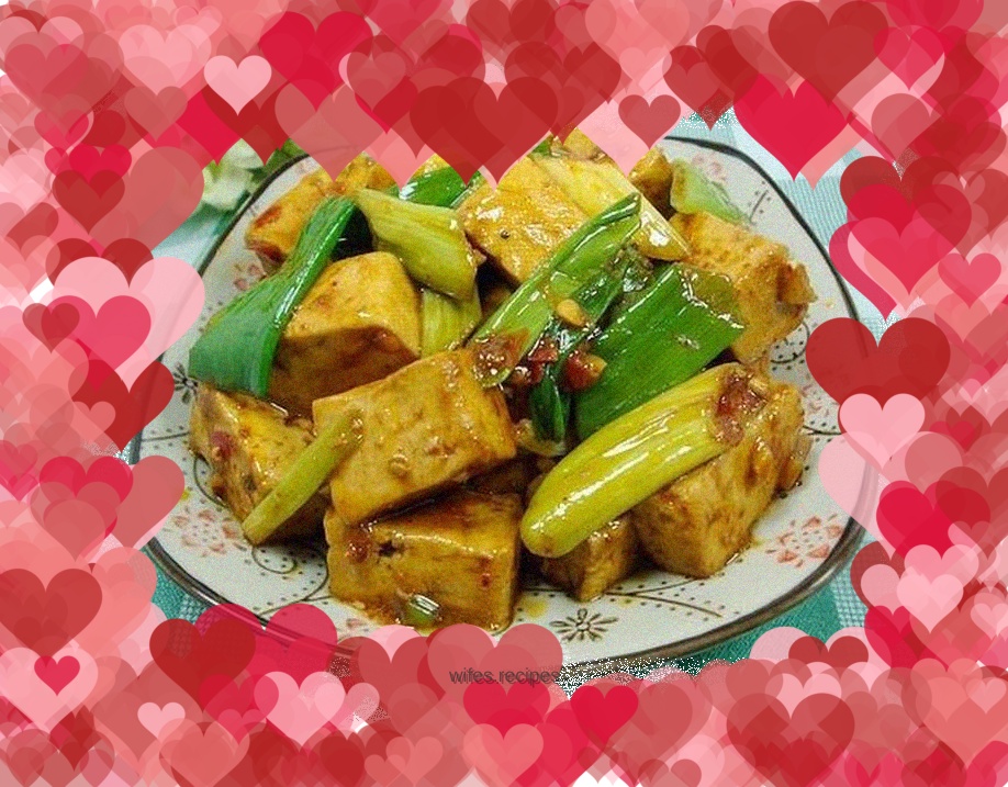 Vegetarian dishes are also delicious - fried tofu with green onions