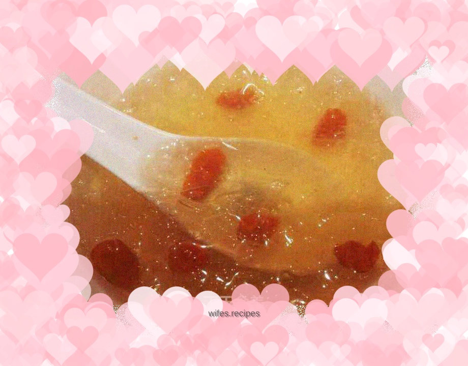 Bird's nest stewed with wolfberry and rock sugar