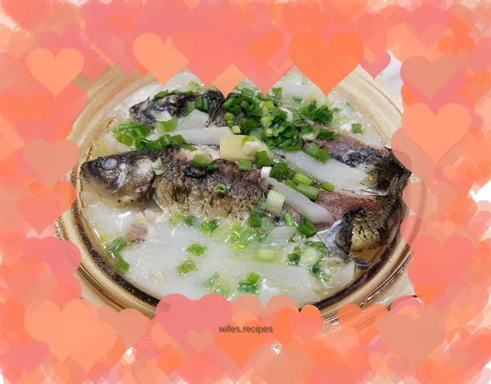Crucian carp and radish soup