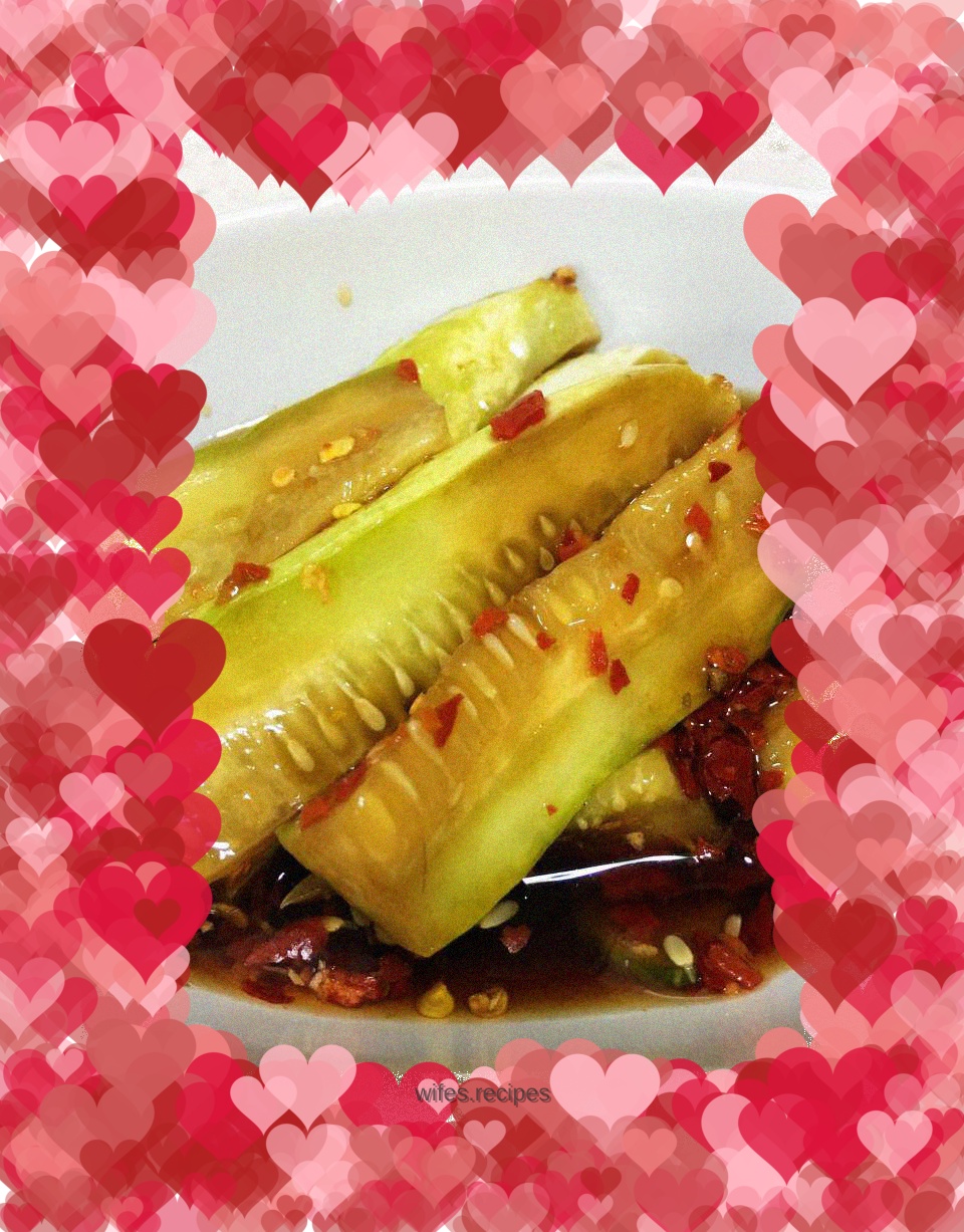 Refreshing hot and sour cucumber strips