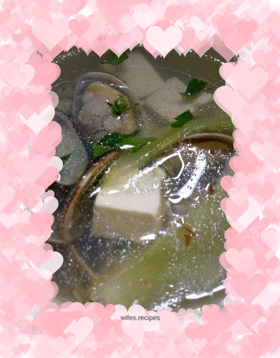 Clam, tofu and cucumber soup