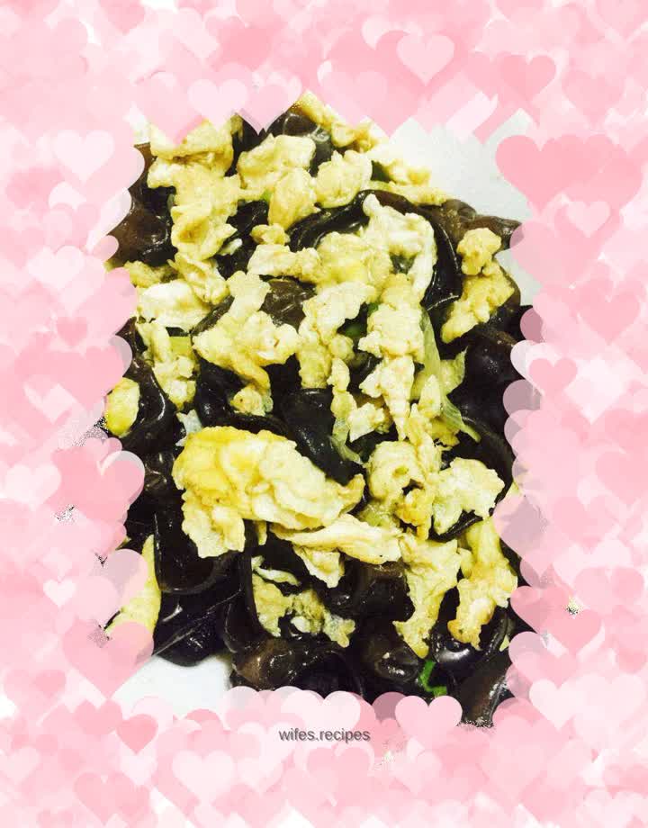 Scrambled eggs with black fungus