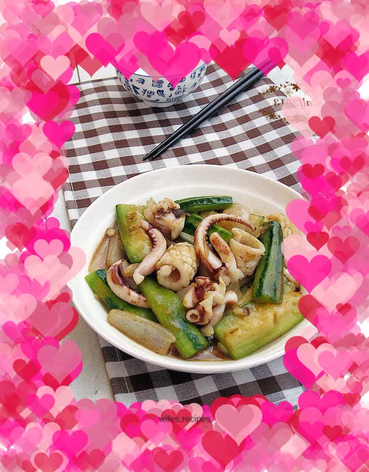 Fried squid with onions and loofah