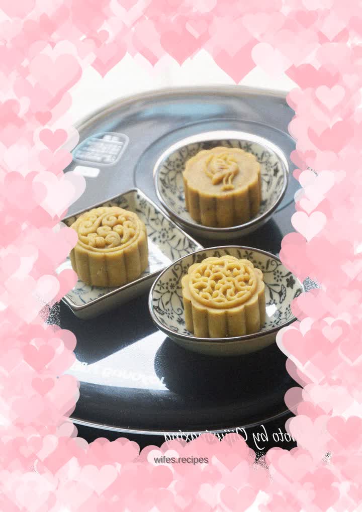 Mooncakes with chestnut paste and bean paste