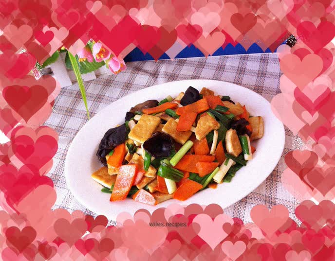 Stir-fried tofu with carrots, fungus, garlic sprouts