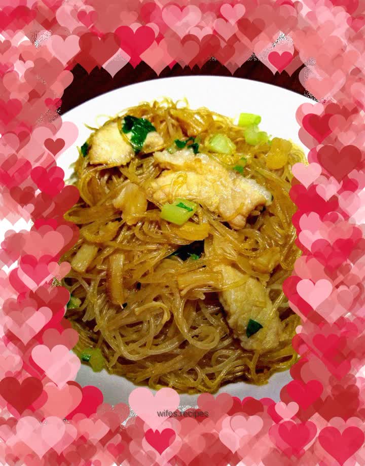 Steamed rice noodles with garlic, scallops and lean meat