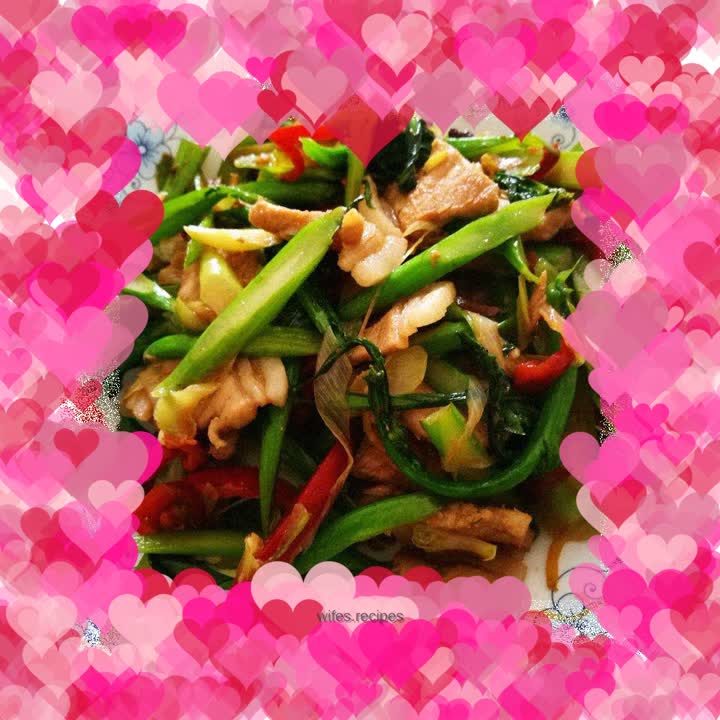 Stir-fried pork slices with kale heart
