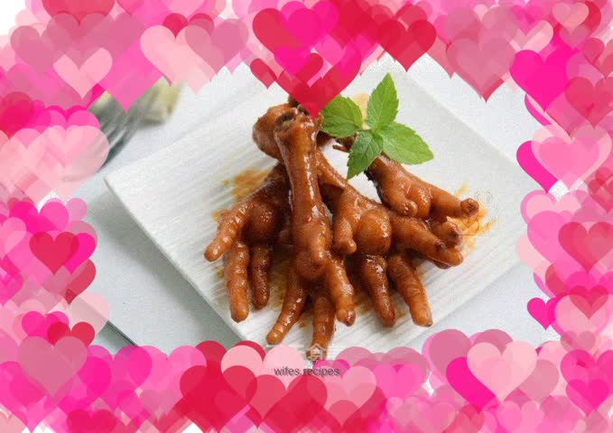 Chicken feet with spicy sauce