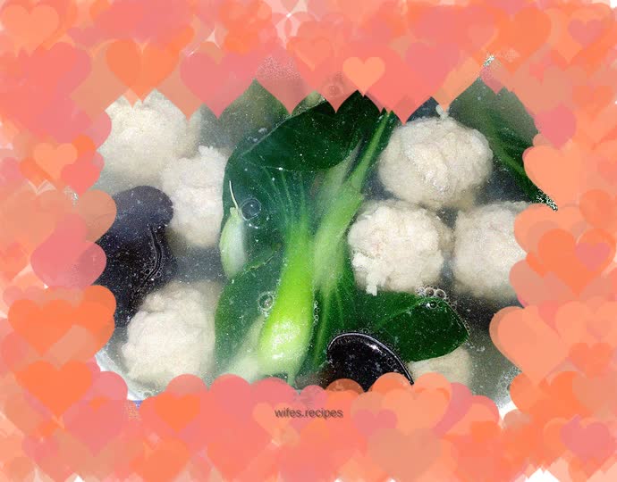 Fungus, green vegetable and meatball soup
