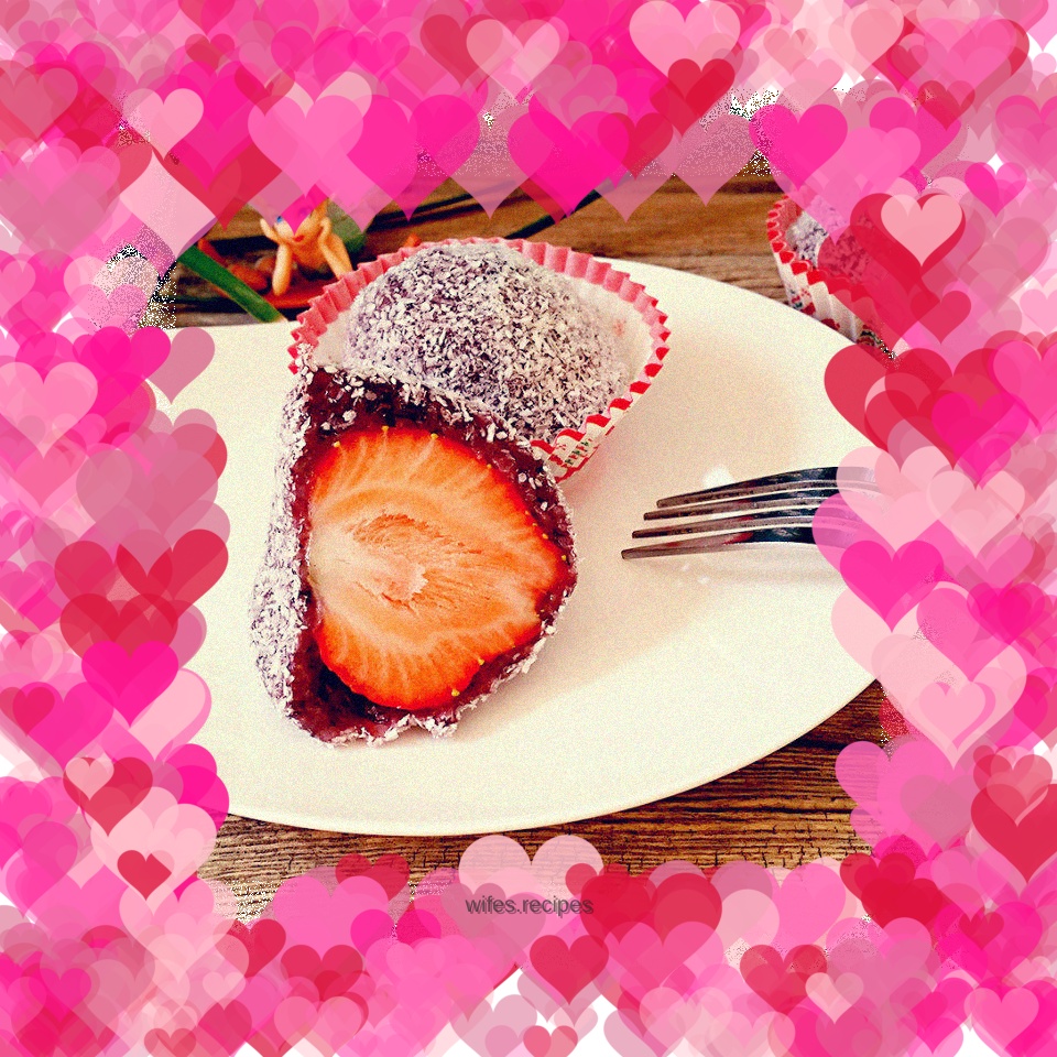 Coconut-flavored rice and strawberry dumplings