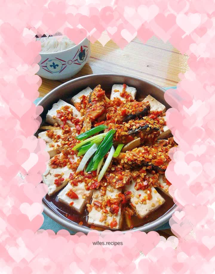 Steamed tofu with chopped pepper fish cubes