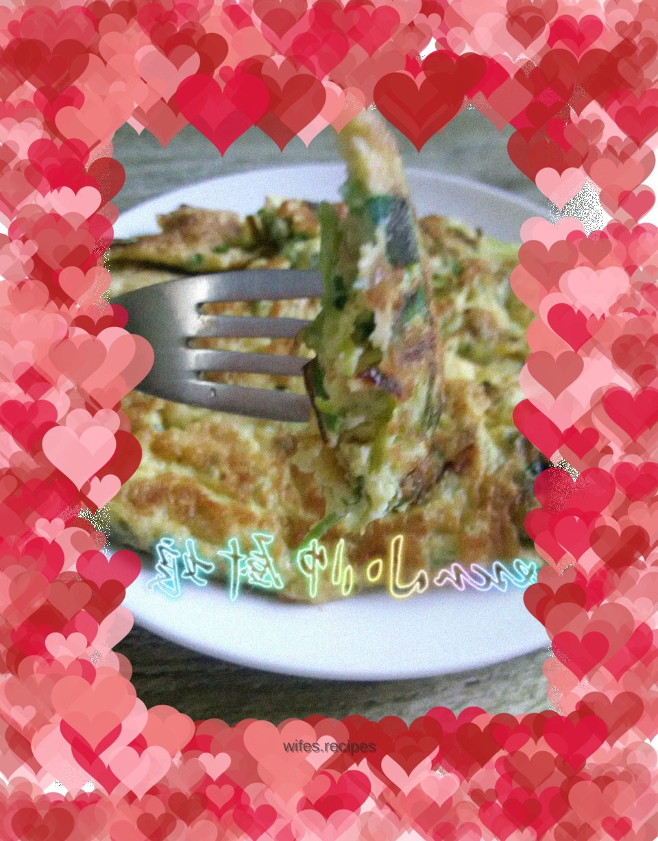 Omelette with green onion and leek
