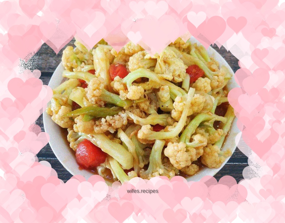 Stir-fried cauliflower with tomatoes