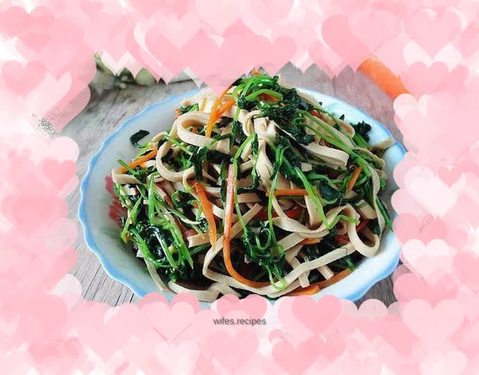 Thousands of stir-fried bean sprouts