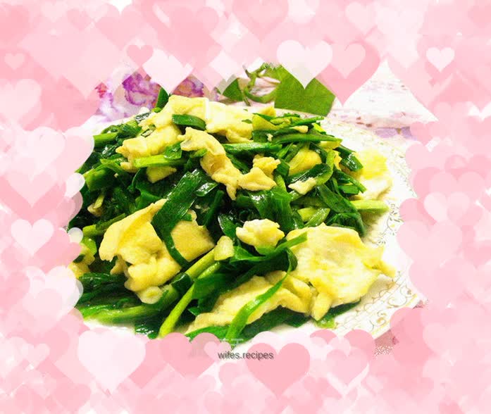 Fried eggs with chives