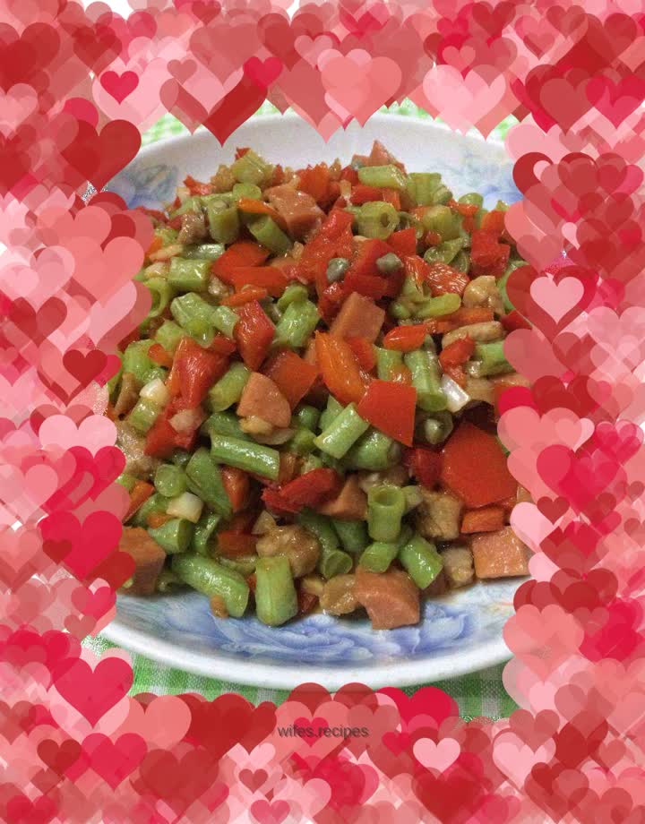 Stir-fried diced pork with beans and red pepper