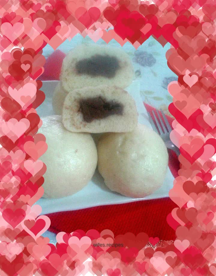 Red bean paste bun