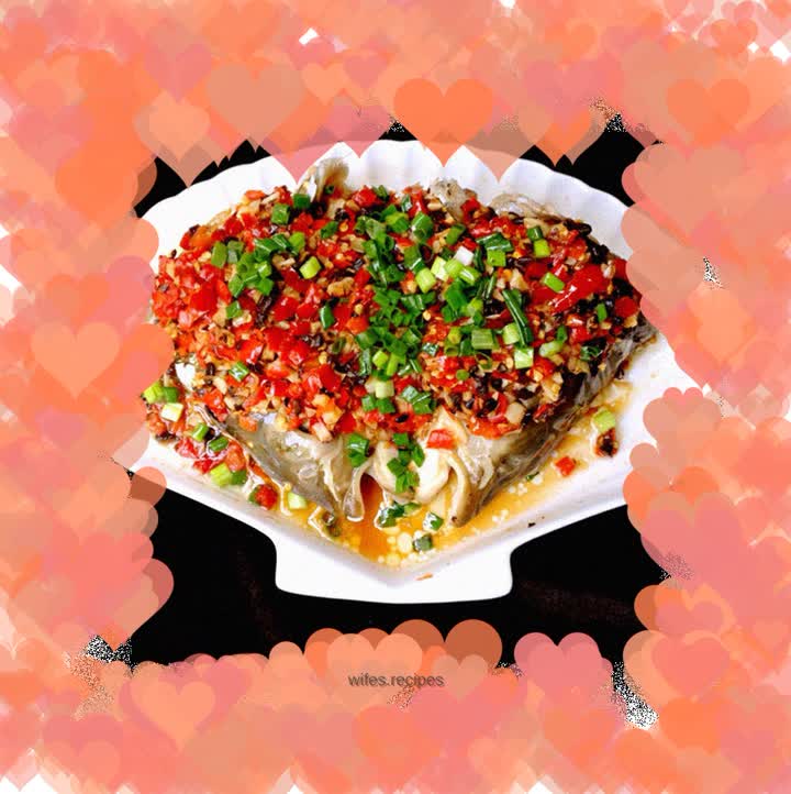 Fish head with chopped pepper