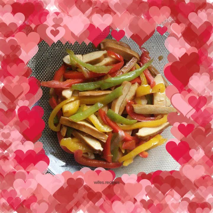 Stir-fried three-color peppers with dried tofu