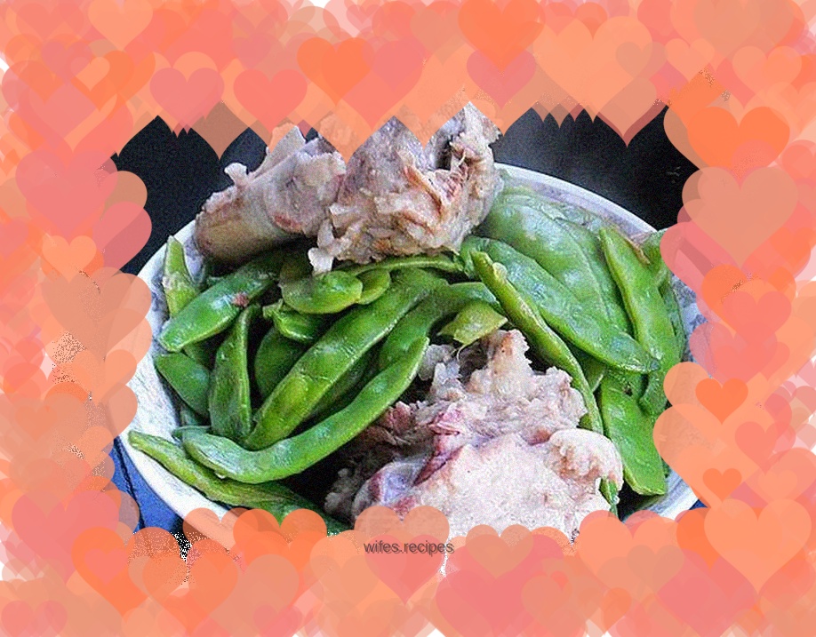 Stewed beans with stick bones