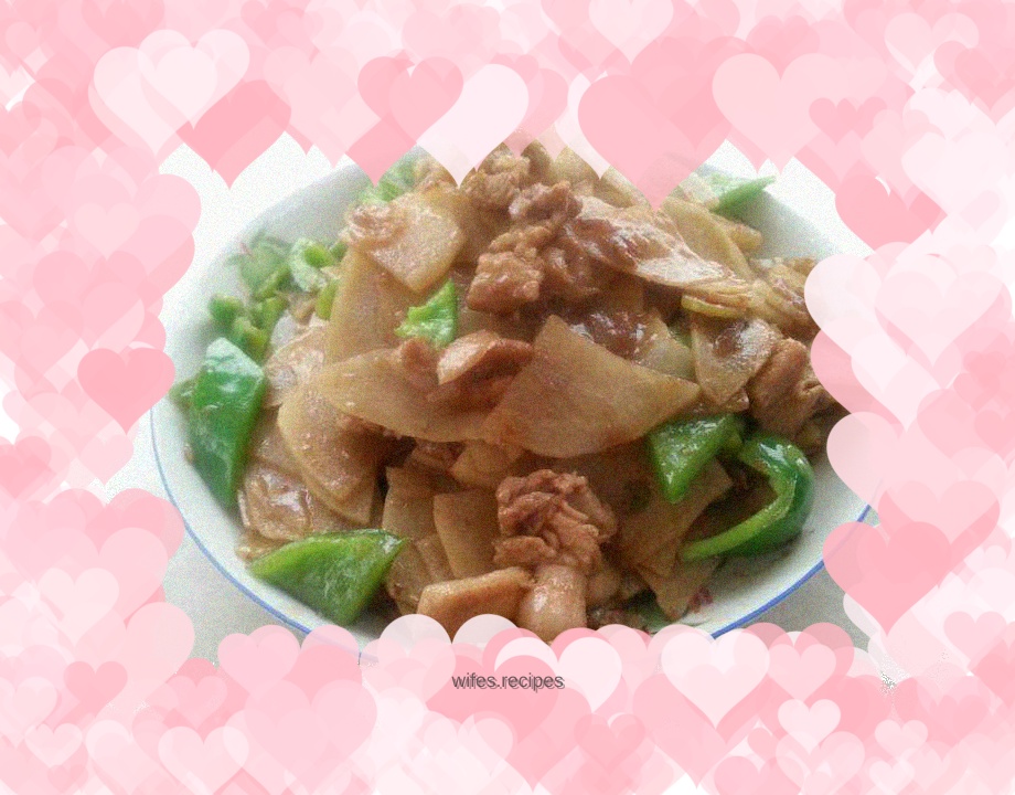 Fried pork with green pepper and potato slices