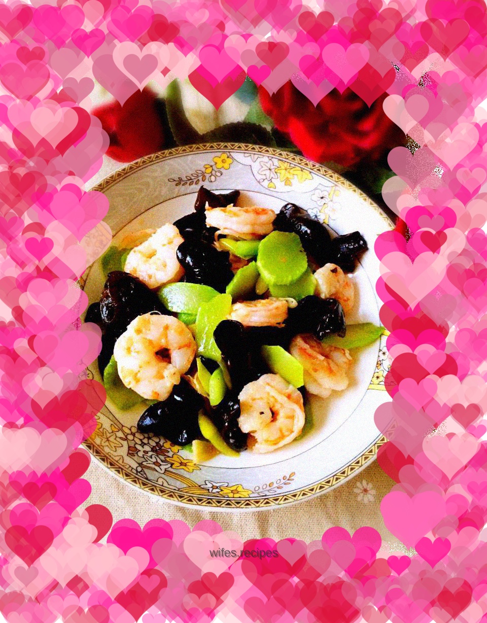 Stir-fried shrimp balls with green bamboo shoots and fungus