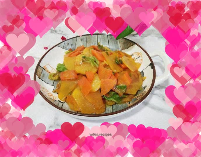 Stir-fried carrots, potato slices and cabbage