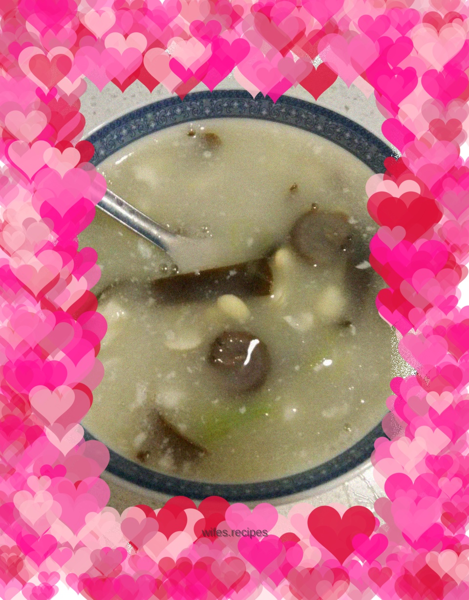 Sea cucumber and kelp soup