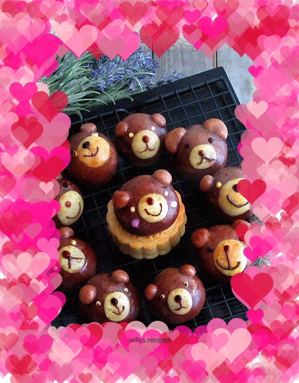 Little Bear Fun Cantonese-style Mooncakes