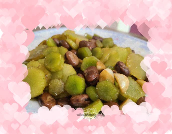 Stir-fried broad beans with lettuce