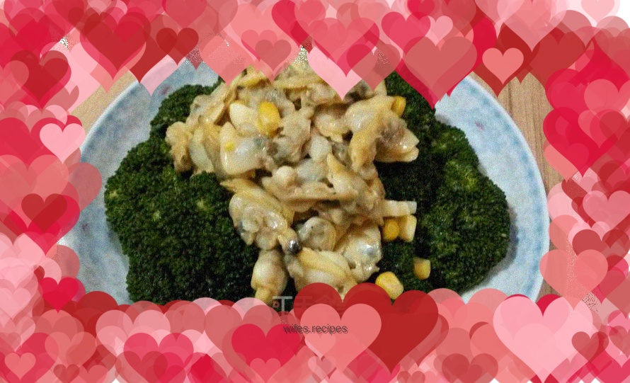 Broccoli with white sauce and inkstone meat